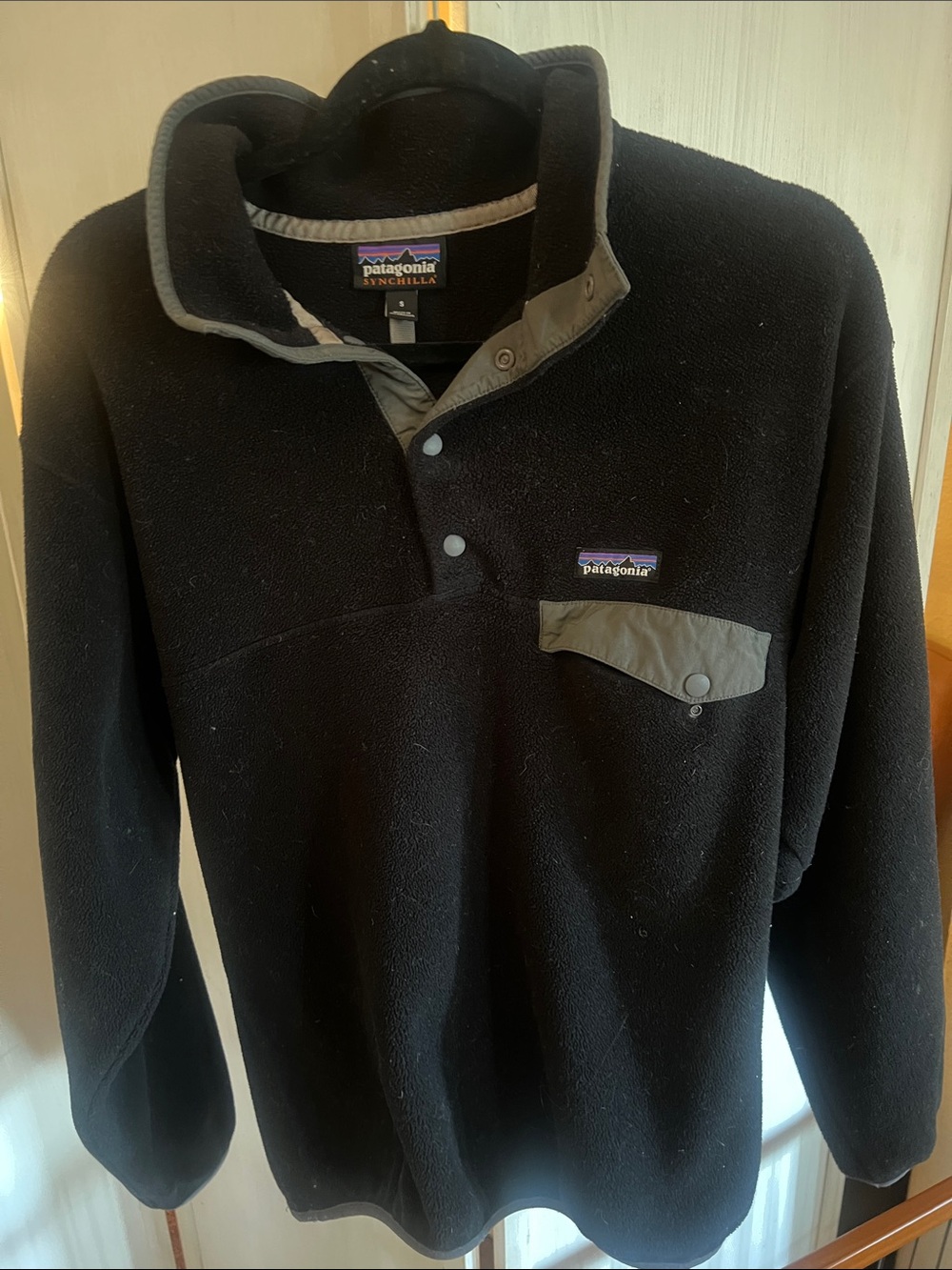 Patagonia synchilla Black Fleece Pullover with Gray Trim sz S